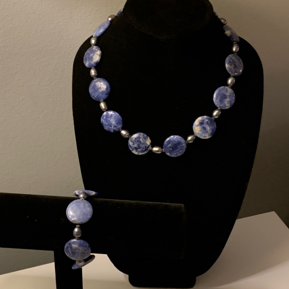 EUC Donna Dressler Sodalite & Pearl Set